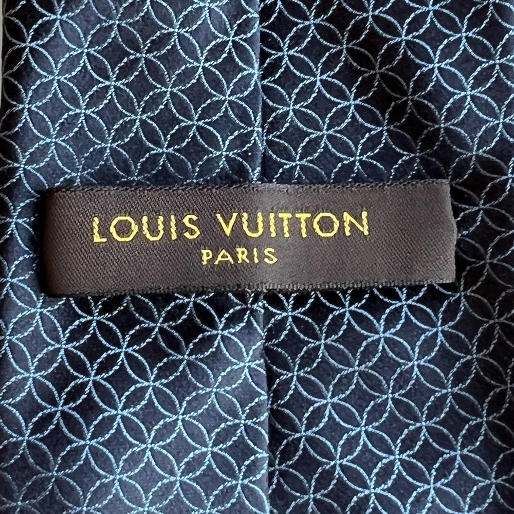 Tie lightly used